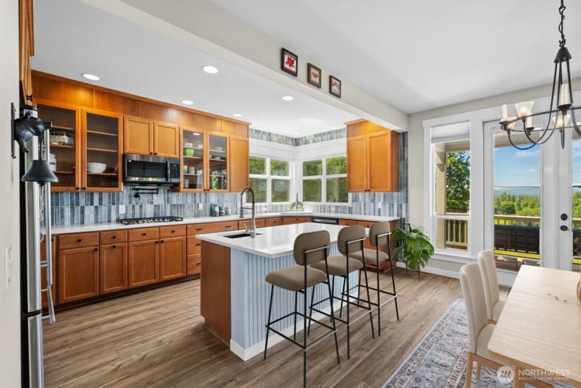 Property photo for 5675 E Hillcrest Drive, Port Orchard photo 17