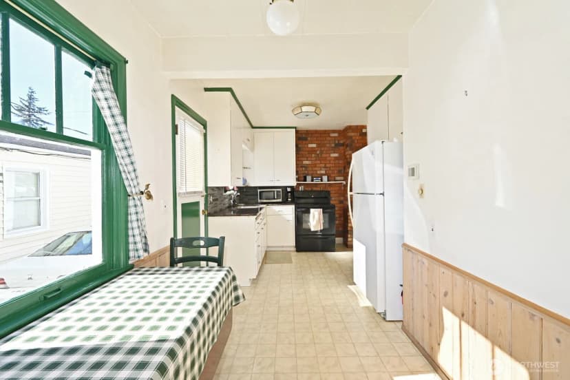 Property photo for 327 Ne 90th Street, Seattle photo 11