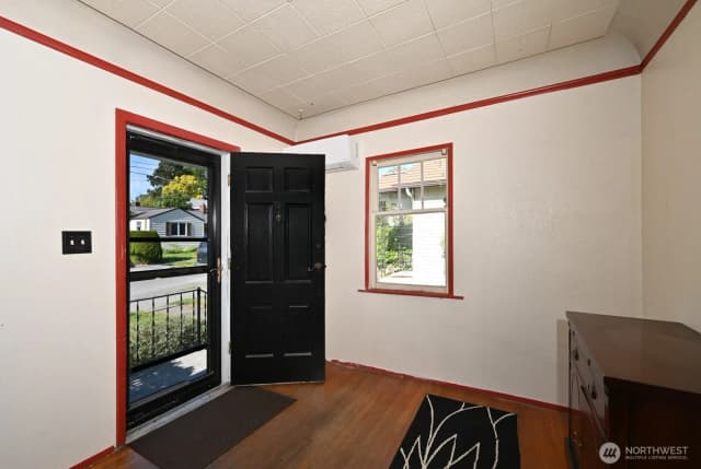 Property photo for 327 Ne 90th Street, Seattle photo 4
