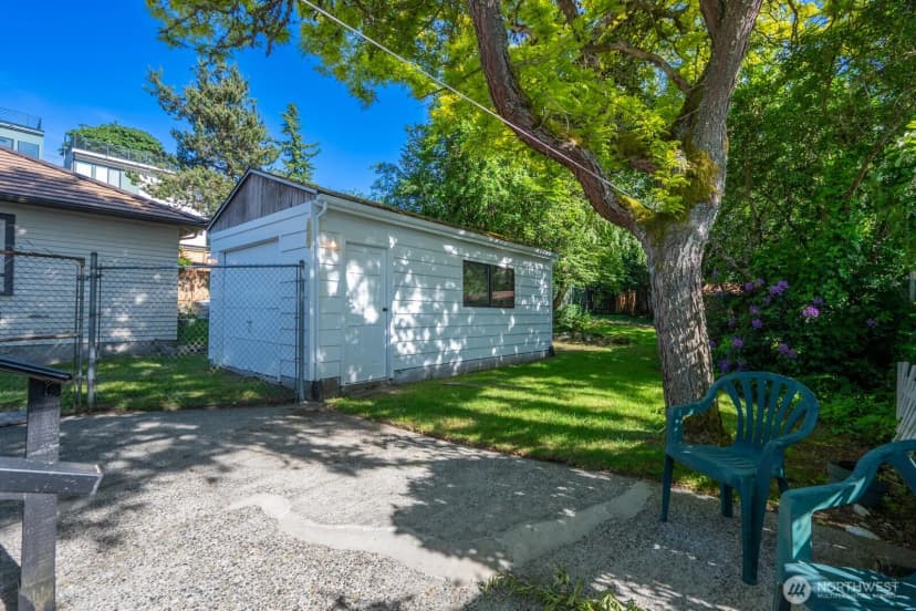 Property photo for 327 Ne 90th Street, Seattle photo 23