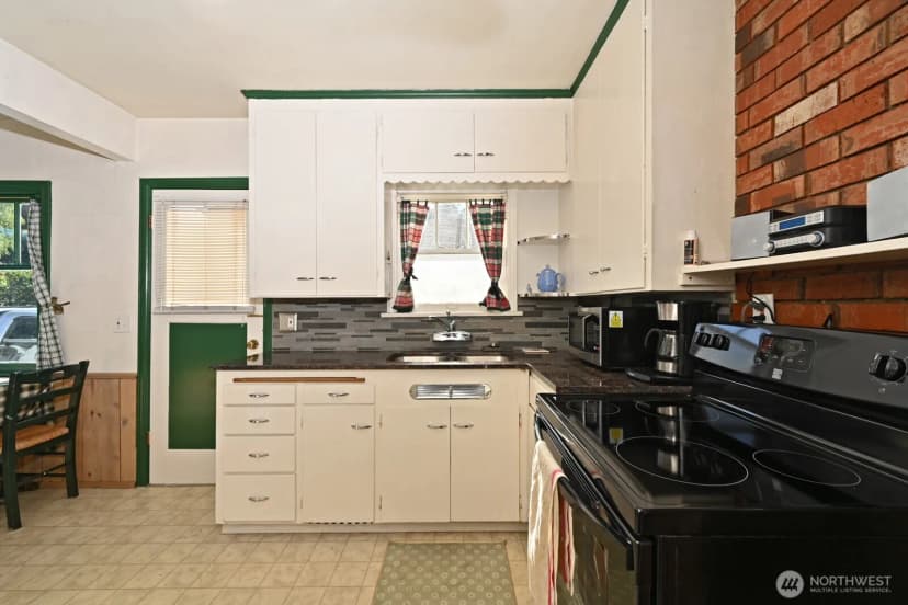 Property photo for 327 Ne 90th Street, Seattle photo 8