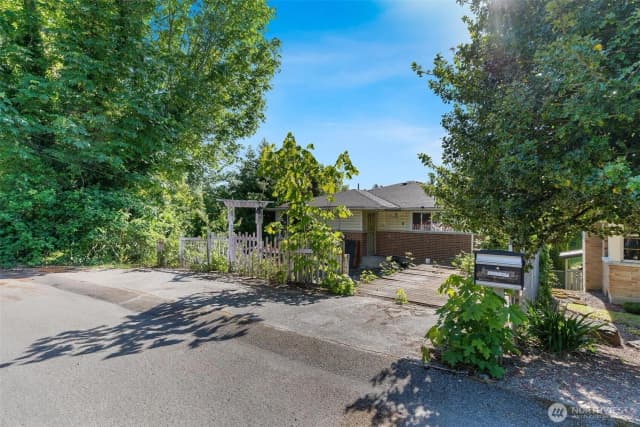 Property photo for 7919 37th Avenue S, Seattle photo 3