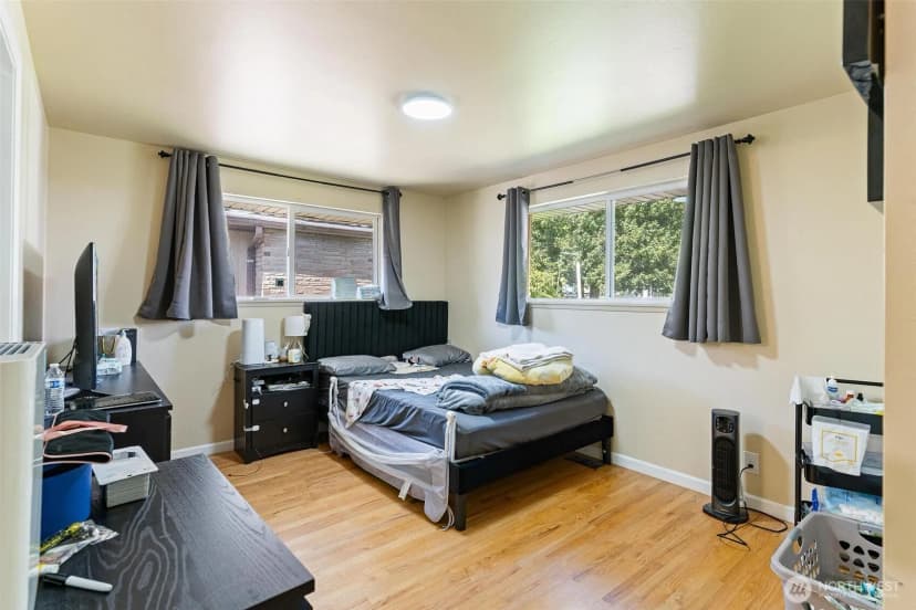 Property photo for 7919 37th Avenue S, Seattle photo 16