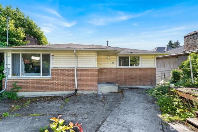 Property photo for 7919 37th Avenue S, Seattle photo 2