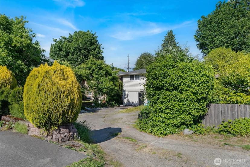 Property photo for 7919 37th Avenue S, Seattle photo 5