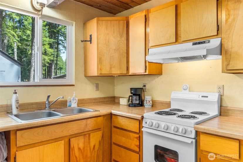 Property photo for 60 E Olde Lyme Road, Shelton photo 5