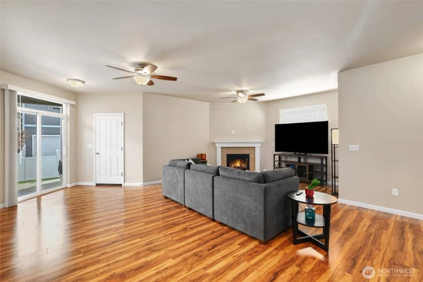 Property photo for 7609 Columbia Way Ne, Lacey photo 5