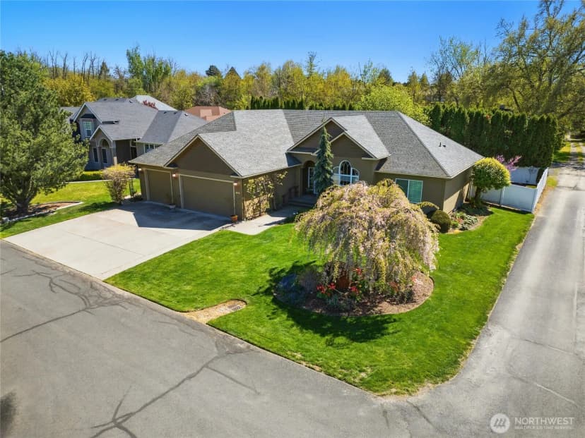 Property photo for 832 Se Vintage Way, College Place