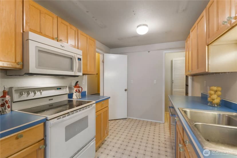 Property photo for 24727 12th Avenue S, Des Moines photo 12
