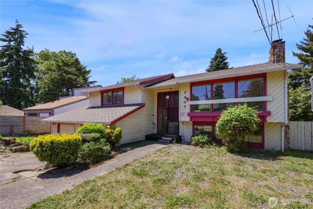 Property photo for 7407 25th Avenue Ne, Seattle photo 2