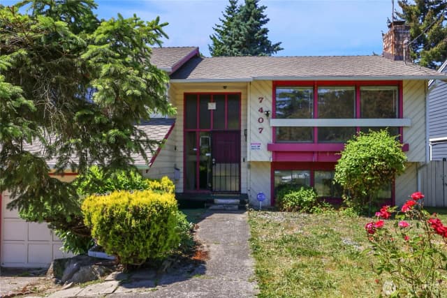 Property photo for 7407 25th Avenue Ne, Seattle photo 3