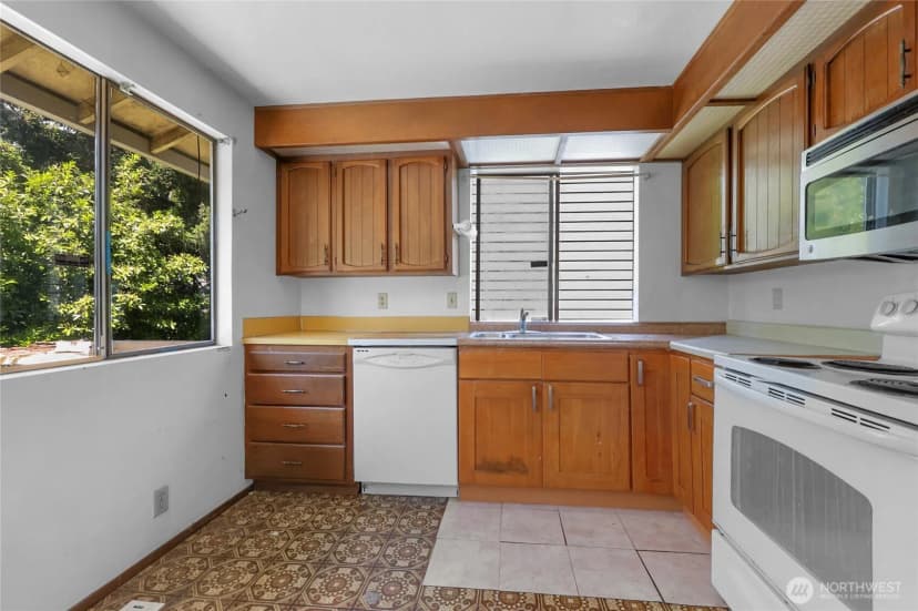 Property photo for 7407 25th Avenue Ne, Seattle photo 10