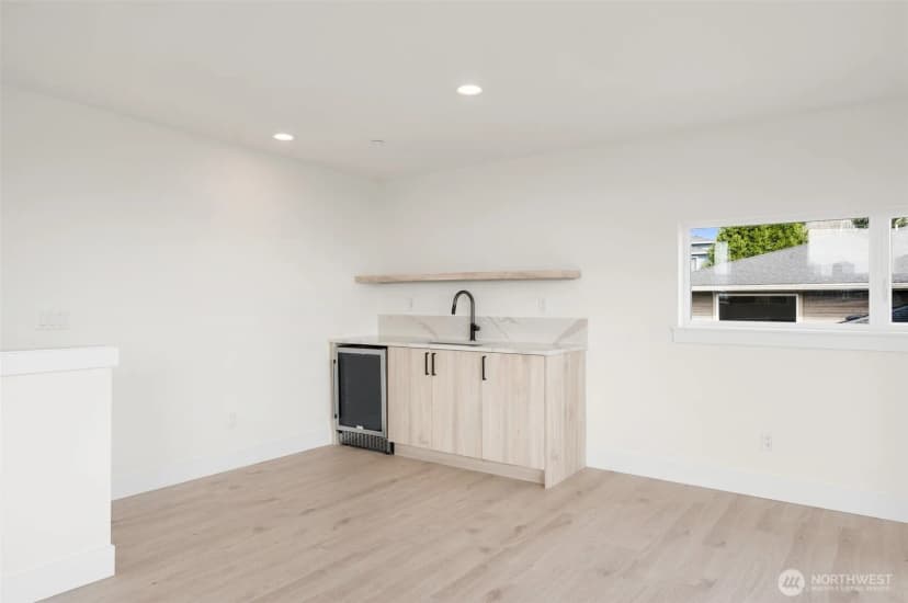 Property photo for 564 Lee Street, Seattle photo 26