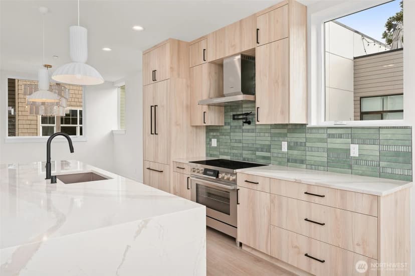 Property photo for 564 Lee Street, Seattle photo 6