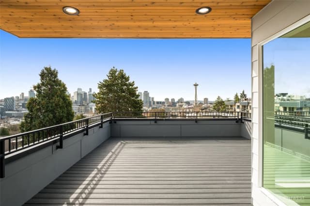 Property photo for 564 Lee Street, Seattle photo 2