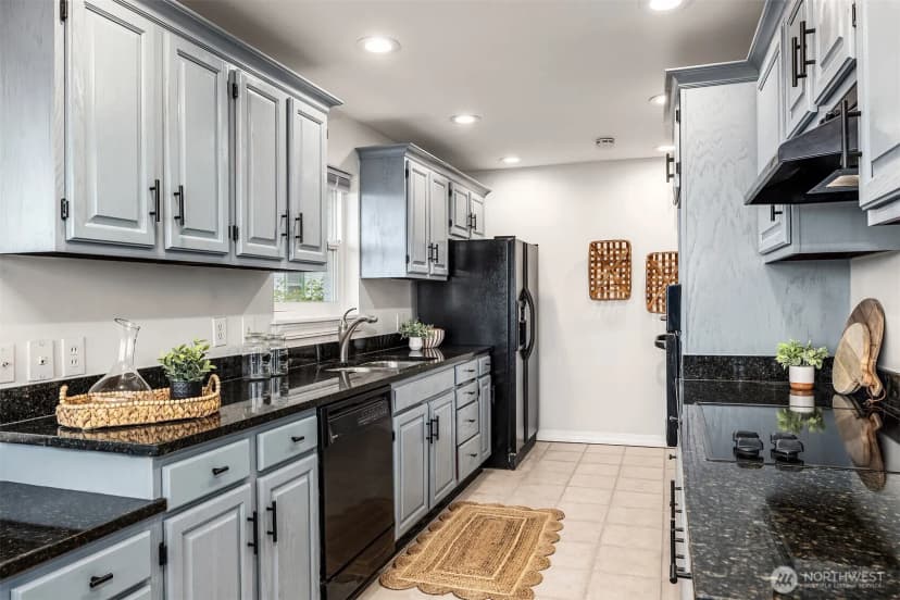 Property photo for 3301 S Day Street, Seattle photo 10