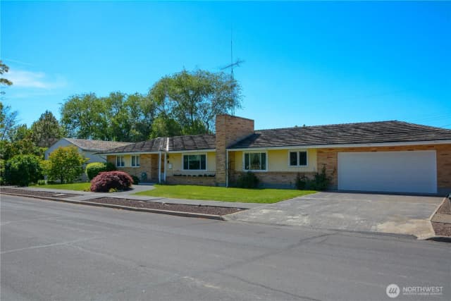 Property photo for 408 W 8th Avenue, Ritzville photo 2