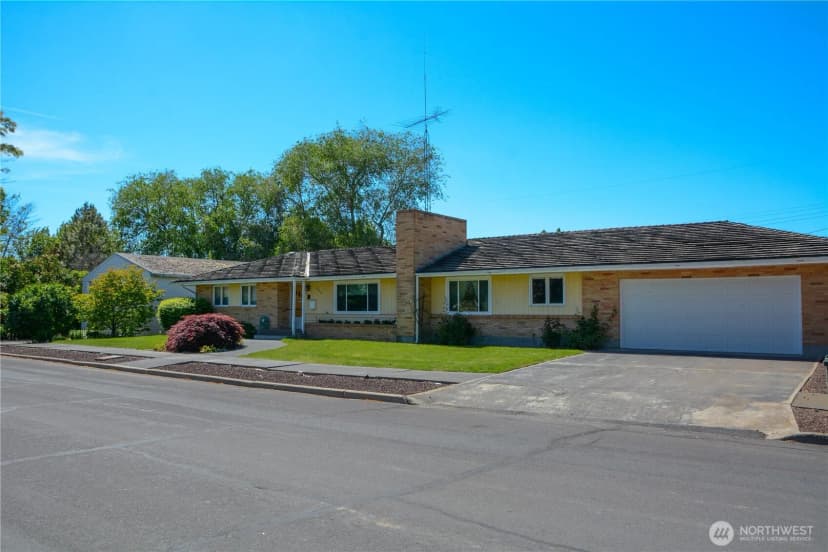 Property photo for 408 W 8th Avenue, Ritzville photo 2