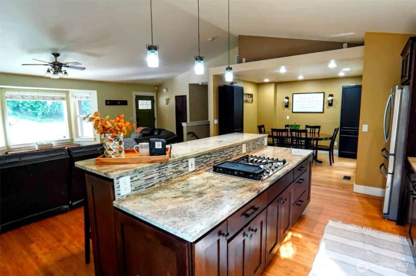 Property photo for 13704 Daybreak Place Nw, Silverdale photo 8