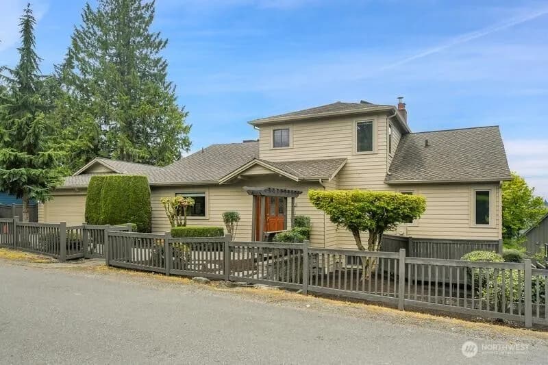 Property photo for 2423 61st Avenue Se, Mercer Island photo 5