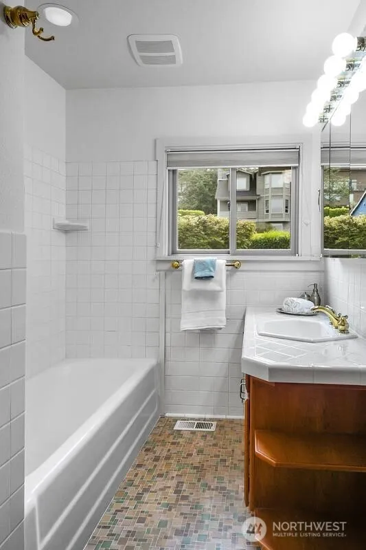 Property photo for 2423 61st Avenue Se, Mercer Island photo 25