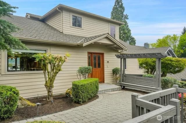 Property photo for 2423 61st Avenue Se, Mercer Island photo 4