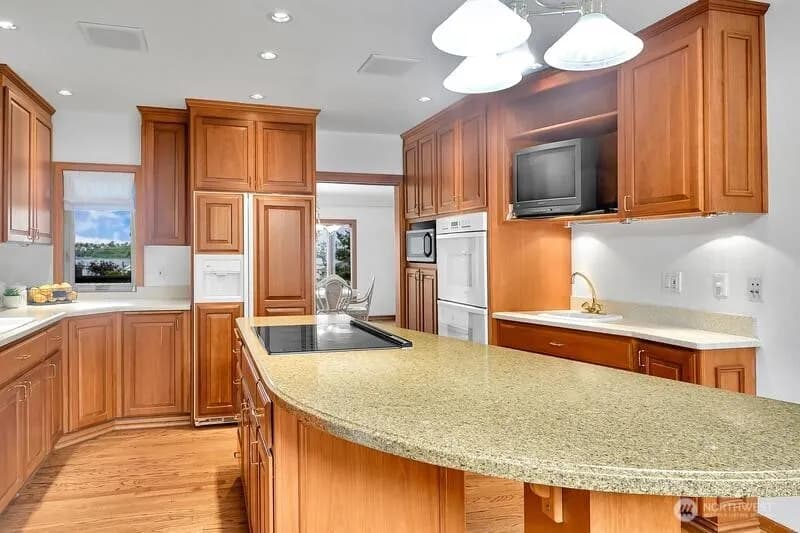 Property photo for 2423 61st Avenue Se, Mercer Island photo 8