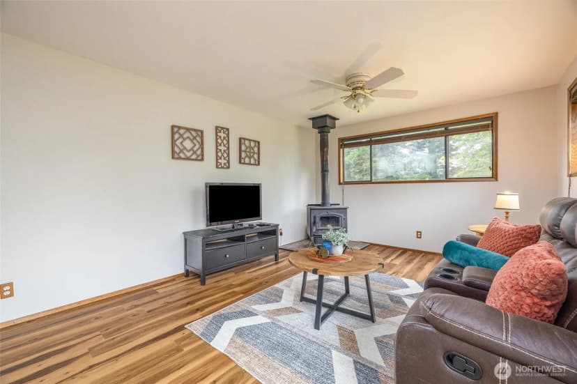 Property photo for 1814 Newkirk Road, Ferndale photo 12