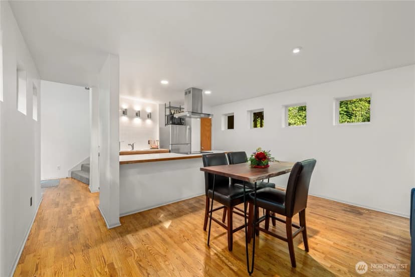 Property photo for 11130 Seola Beach Drive Sw, Seattle photo 9