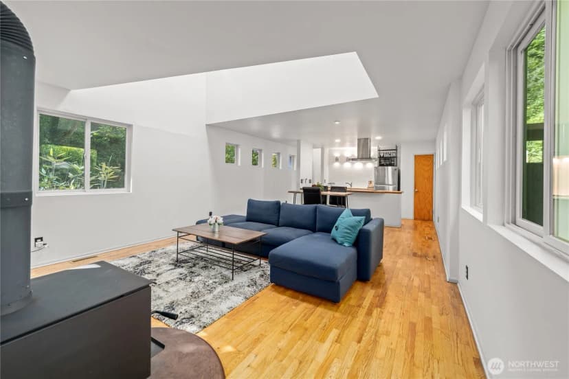 Property photo for 11130 Seola Beach Drive Sw, Seattle photo 4