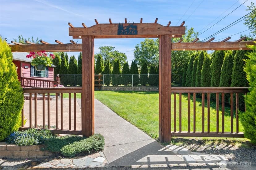 Property photo for 2526 19th Street, Bremerton photo 4