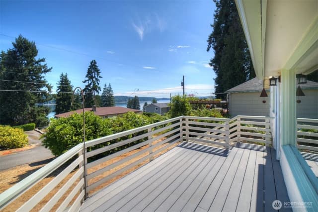 Property photo for 5731 Madrona Avenue Ne, Bremerton photo 3