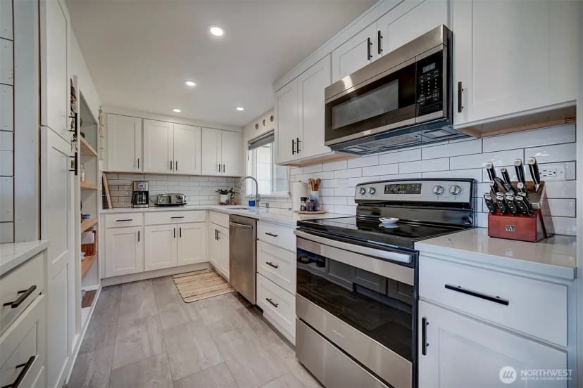 Property photo for 5731 Madrona Avenue Ne, Bremerton photo 8