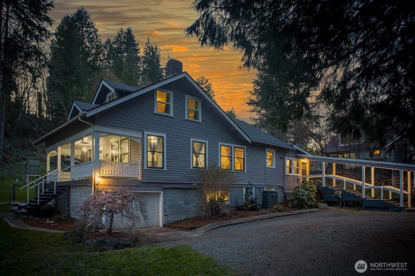 Property photo for 301 W Walnut Street, Winlock