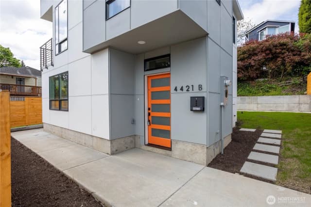Property photo for 4421 B 49th Avenue S #b, Seattle photo 2
