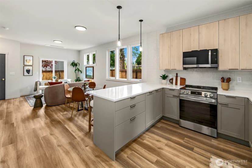 Property photo for 704 N 107th Street, Seattle photo 10