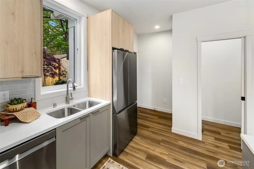 Property photo for 704 N 107th Street, Seattle photo 11