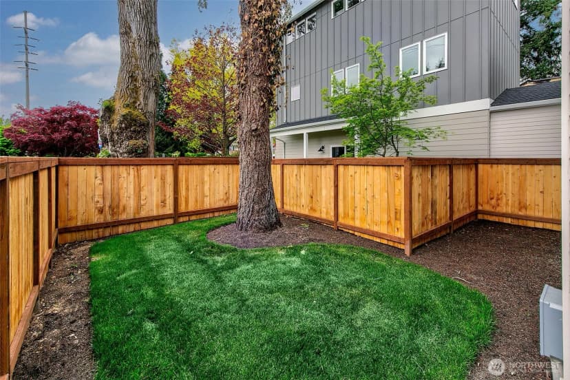 Property photo for 704 N 107th Street, Seattle photo 4