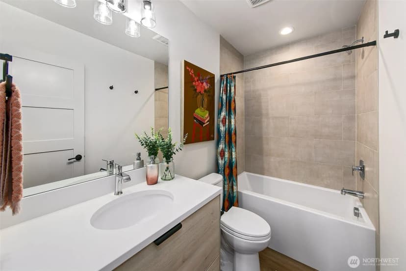 Property photo for 704 N 107th Street, Seattle photo 16