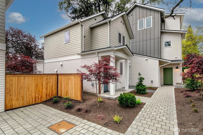 Property photo for 704 N 107th Street, Seattle photo 18