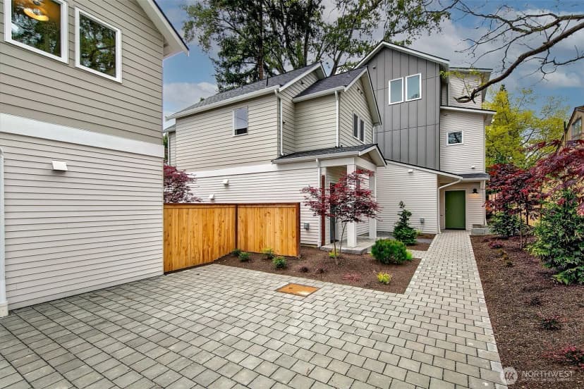 Property photo for 704 N 107th Street, Seattle photo 17
