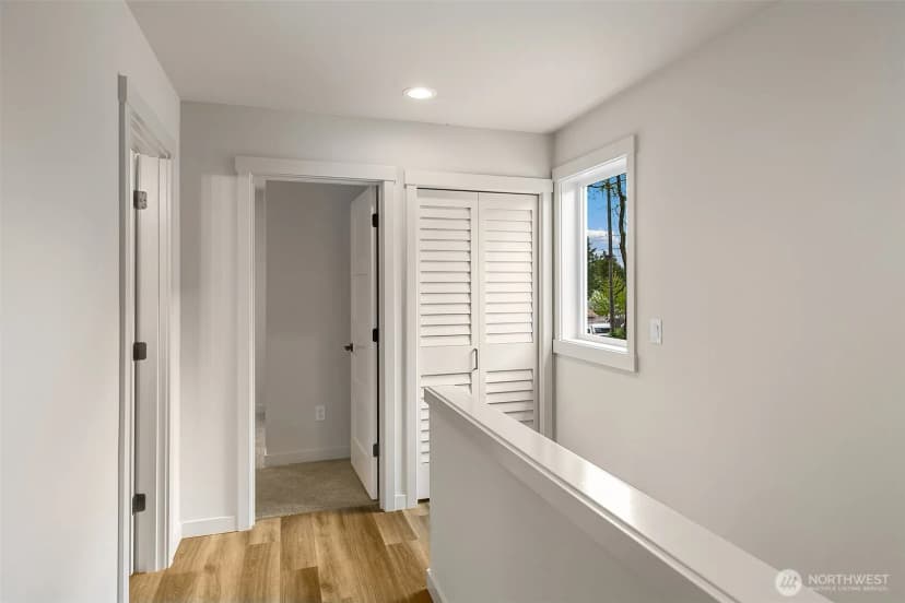 Property photo for 704 N 107th Street, Seattle photo 12