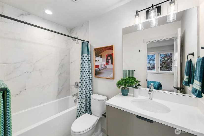 Property photo for 704 N 107th Street, Seattle photo 14
