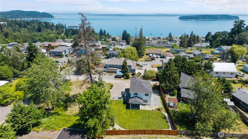 Property photo for 7548 E Grandview Street E, Port Orchard photo 4