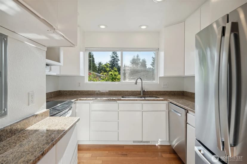 Property photo for 10030 Ne 120th Street #j2, Kirkland photo 6