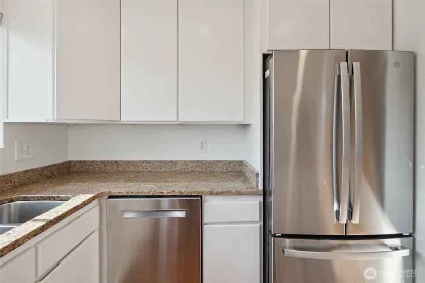 Property photo for 10030 Ne 120th Street #j2, Kirkland photo 8