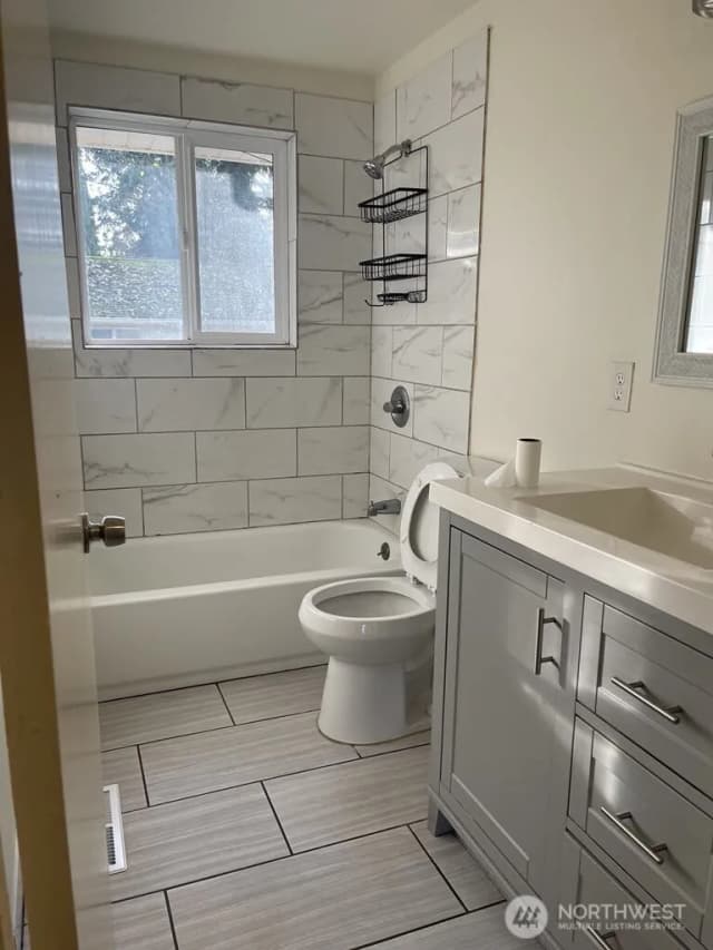 Property photo for 27 Sw 102 Street, Seattle photo 5