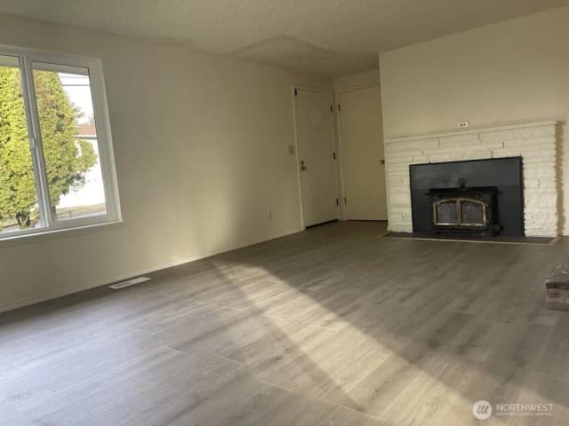 Property photo for 27 Sw 102 Street, Seattle photo 2