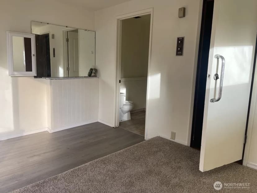 Property photo for 27 Sw 102 Street, Seattle photo 6