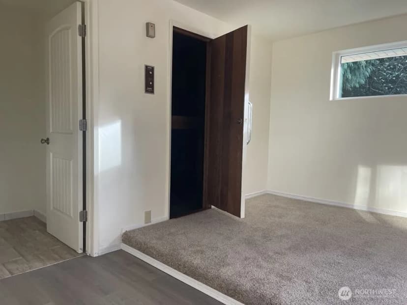 Property photo for 27 Sw 102 Street, Seattle photo 7